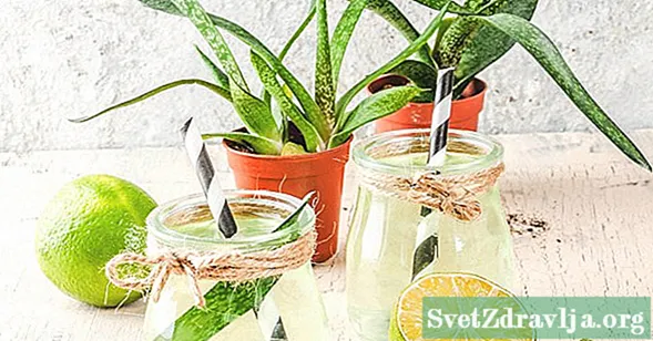Aloe Vera жүүс уухын 9 эрүүл ашиг тус