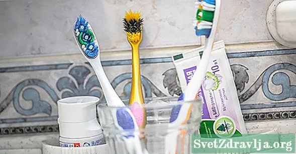 Ar spalvų kodai ant dantų pastos vamzdelio reiškia ką nors?