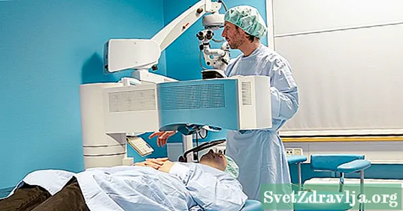 Vai Medicare attiecas uz kataraktas ķirurģiju?