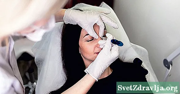 Kā Botox var palīdzēt atbrīvoties no zaķu līnijām