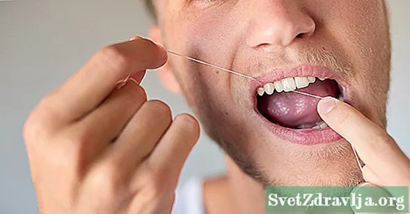 Jak często (i kiedy) należy nitkować zęby?