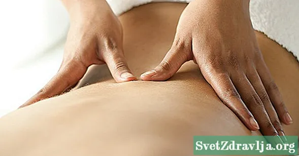 Comment donner un massage du bas du dos pour soulager la douleur