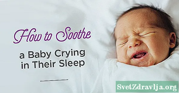 Een baby kalmeren die huilt in zijn slaap