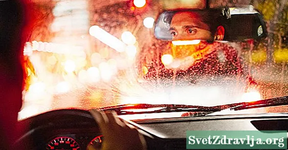 Jak zachowywać czujność podczas jazdy na duże odległości lub w nocy