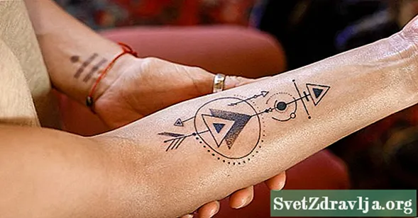 Дали Аквафор се препорачува откако ќе направите тетоважа?