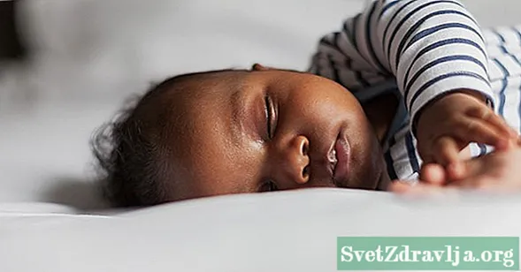 Je postranní spánek pro mé dítě bezpečný?