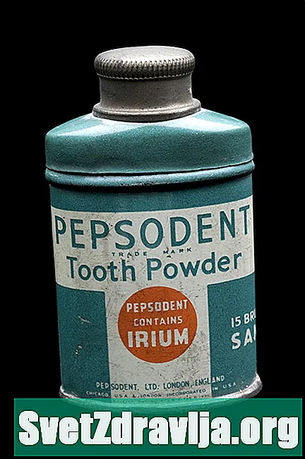 Dentifrice en poudre: de quoi il s'agit et comment il se superpose au dentifrice