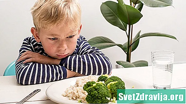 Mitä voit tehdä, jos lapsi kieltäytyy syömästä mitään?