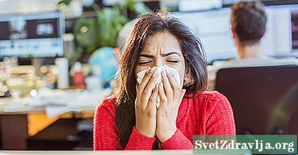 ¿Qué causa el dolor de espalda cuando estornuda?