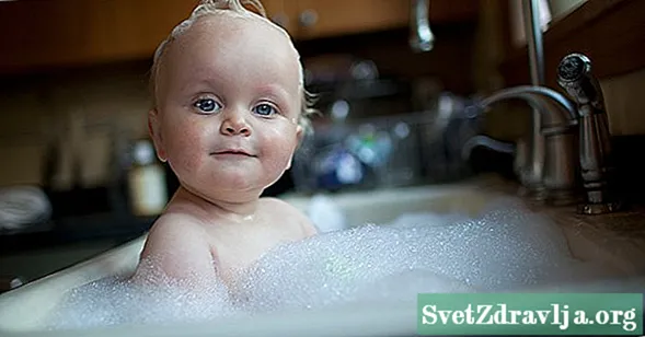 Wat veroorzaakt een droge hoofdhuid bij baby's en hoe wordt het behandeld?