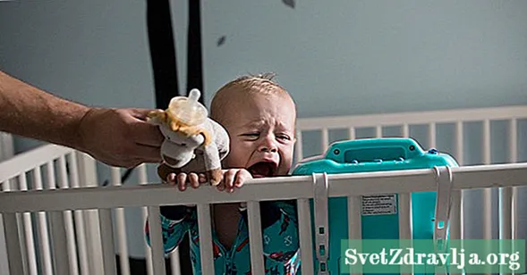 Šta radite kada vaša beba neće spavati u kolijevci?