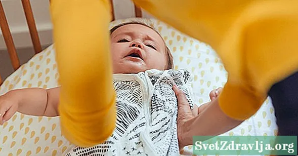 当婴儿不在睡篮中睡觉时该怎么办