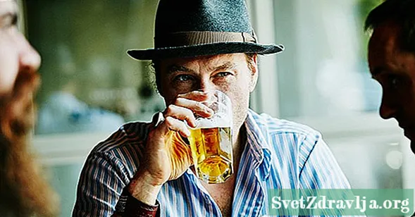 Cal é a conexión entre o alcohol e a artrite reumatoide (RA)? - Saúde