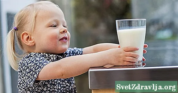 دودھ کا پییچ کیا ہے ، اور کیا اس سے آپ کے جسم کو فرق پڑتا ہے؟