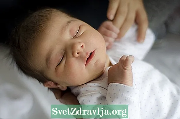 Da li je normalno da beba dugo spava?