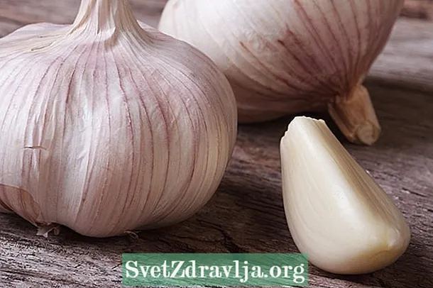 L'aglio abbassa il colesterolo e l'ipertensione