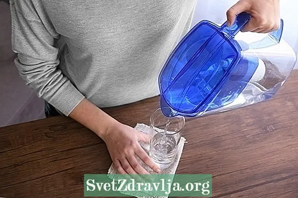 Да ли вам вода за пиће заиста помаже да смршате?