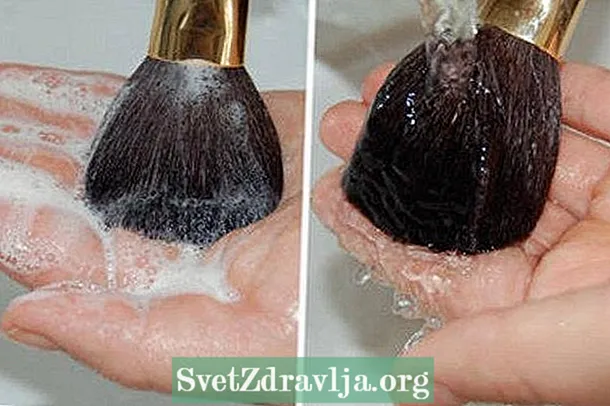 Hoe make-upborstels schoon te maken om ringworm op het gezicht te voorkomen