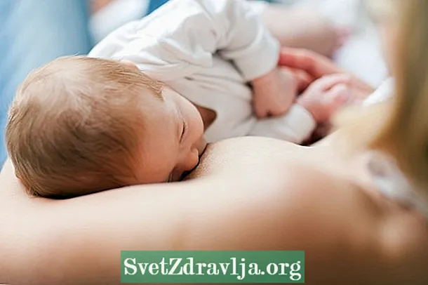Как да разберете дали бебето Ви кърми достатъчно