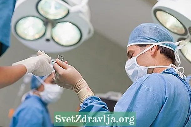 Mgbe corneal transplantation na egosiri na-elekọta na postoperative oge