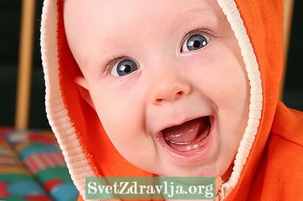 Symtom på födelsen av de första tänderna - Kondition