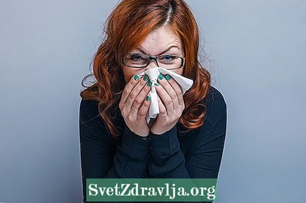 Kašelj in izcedek iz nosu: najboljša zdravila in sirupi