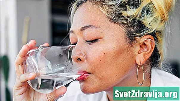 Pomáhá pitné vodě s akné? - Výživa