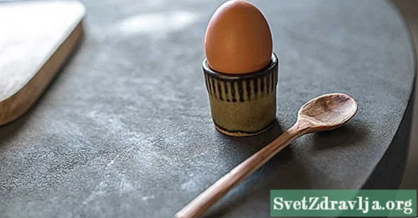 Sərt qaynadılmış yumurta qidalanma faktları: kalori, zülal və daha çox